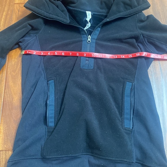 Lululemon Black Post Chaturanga Pullover. Size 4. - Picture 5 of 7